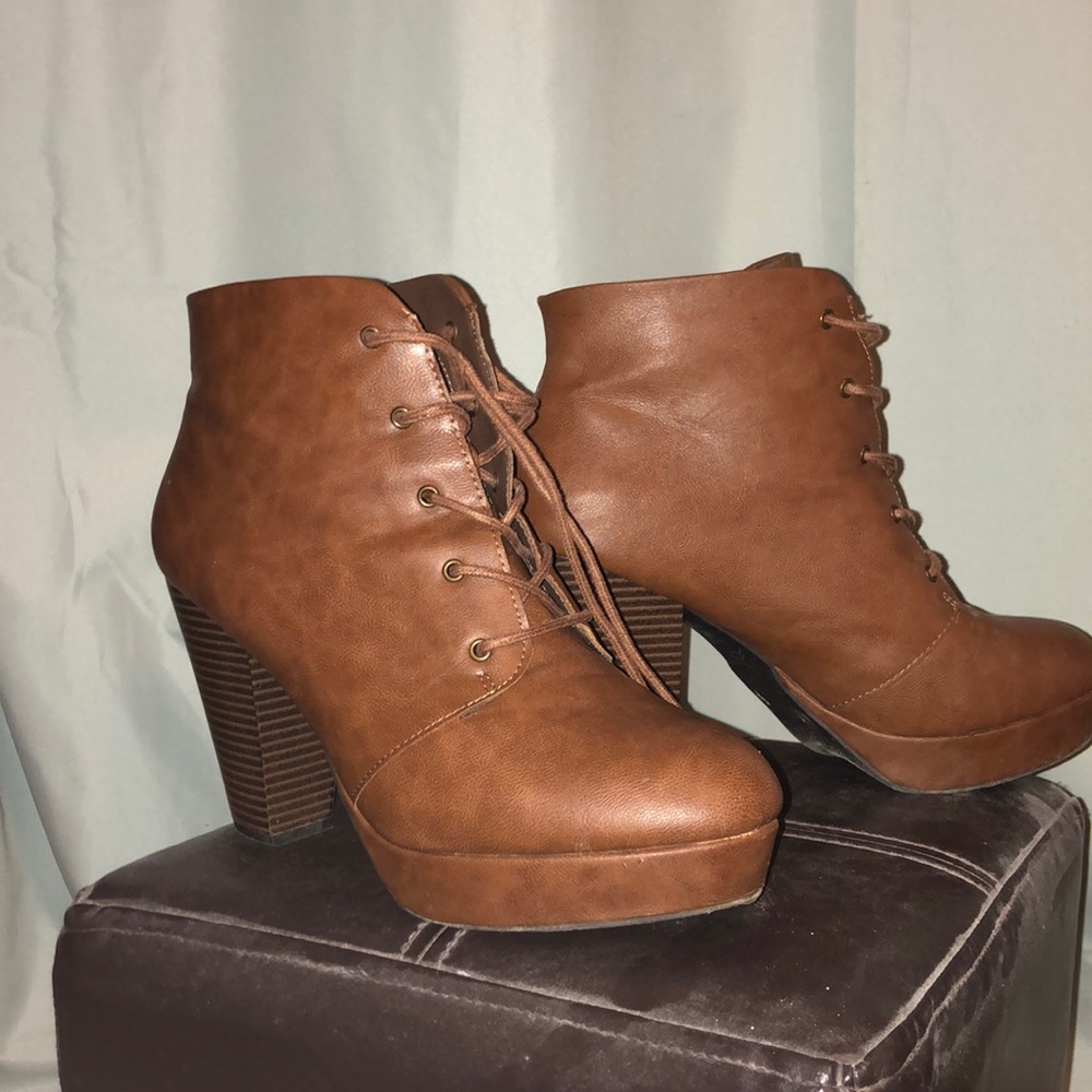 Used in good condition Mossimo Sz 11 booties